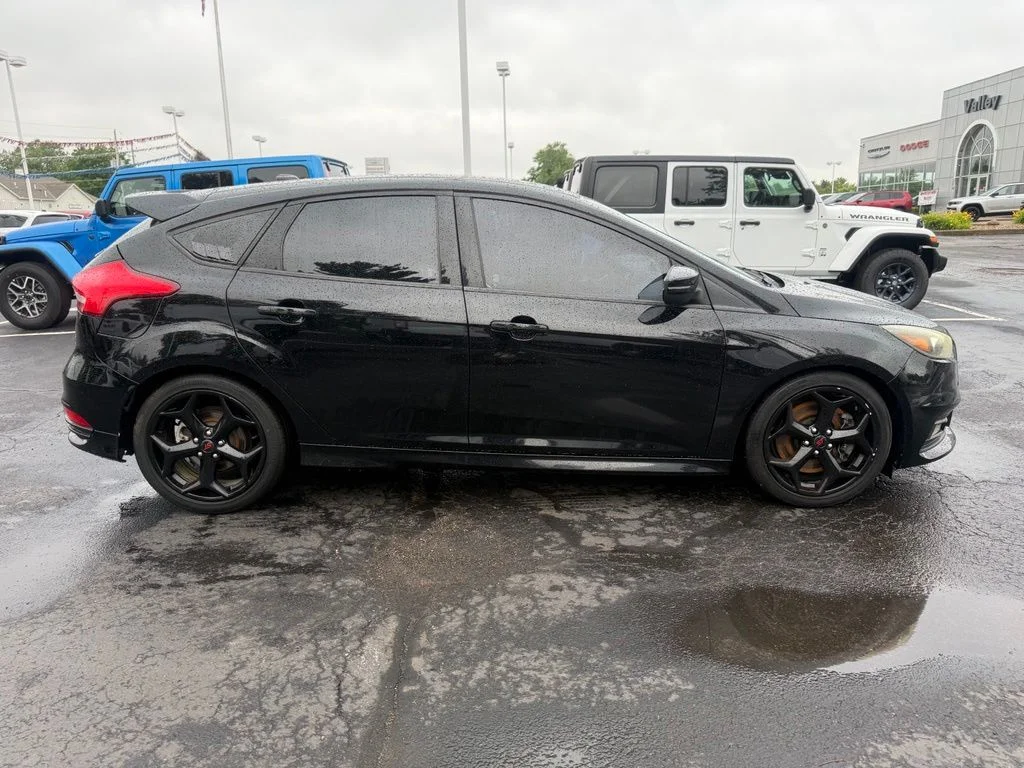 Used 2017 Ford Focus ST with VIN 1FADP3L97HL277950 for sale in Wellington, OH
