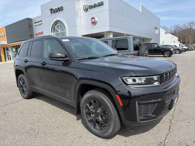 New 2026 Diamond Black Crystal Pearl-Coat Exterior Paint Jeep Altitude image 1