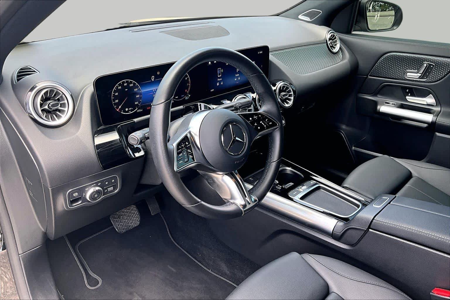 Used 2025 Night Black Mercedes-Benz GLA 250 image 32
