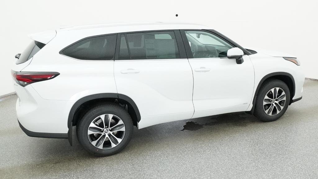New 2026 Wind Chill Pearl Toyota Hybrid XLE image 16