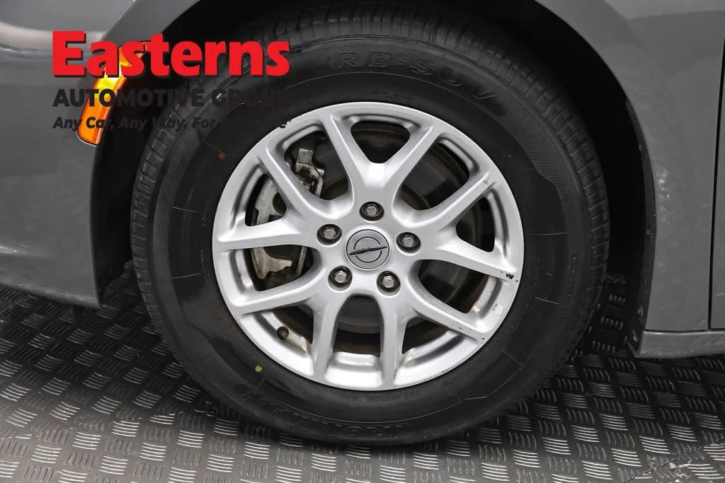 Used 2023 White Chrysler Touring L image 33