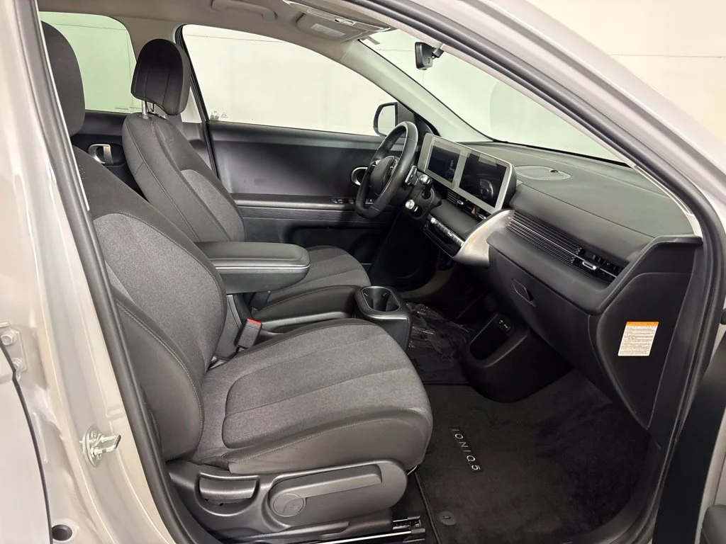 Used 2024 Gray Hyundai SEL image 15