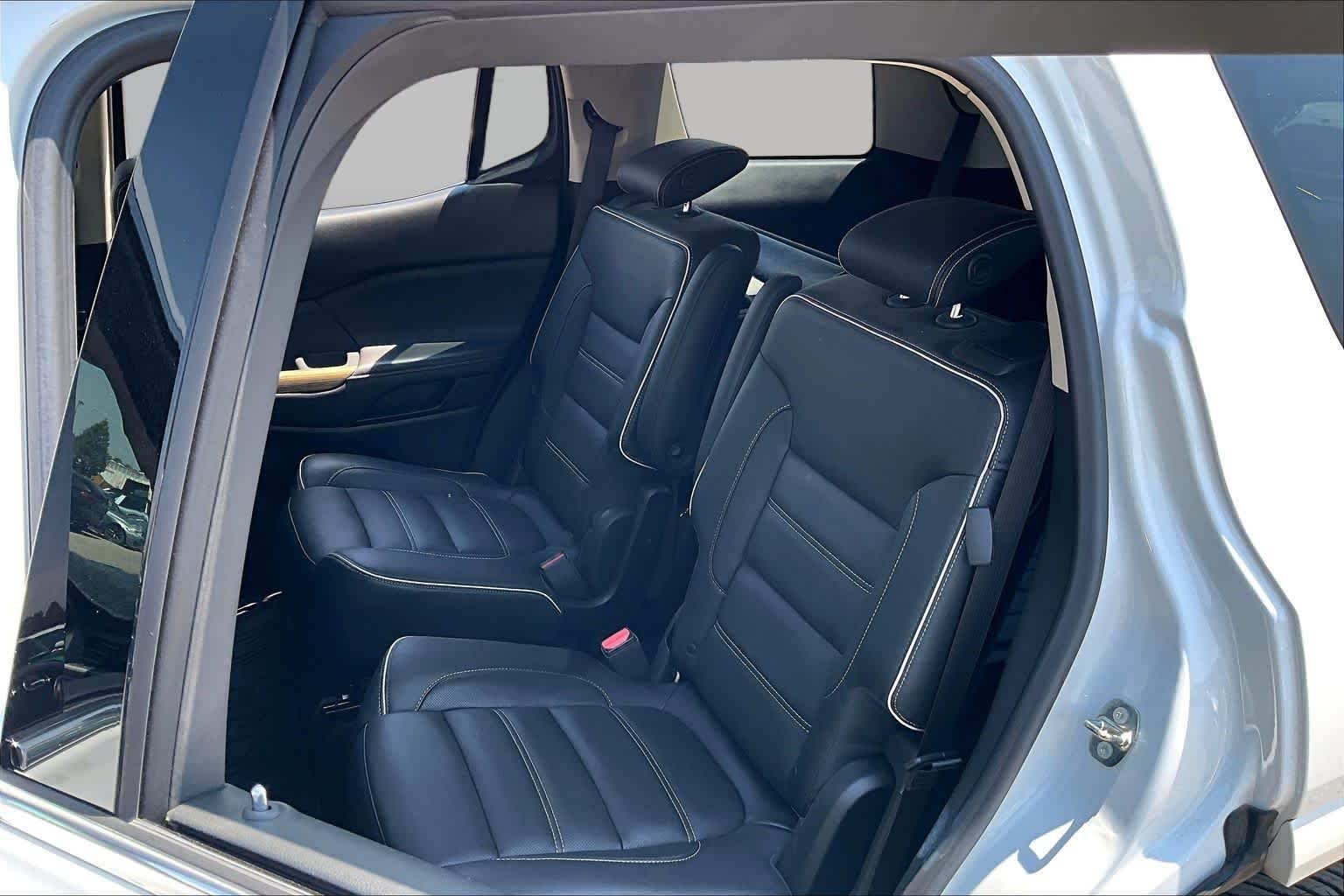 Used 2018 White Frost Tricoat GMC Denali image 17