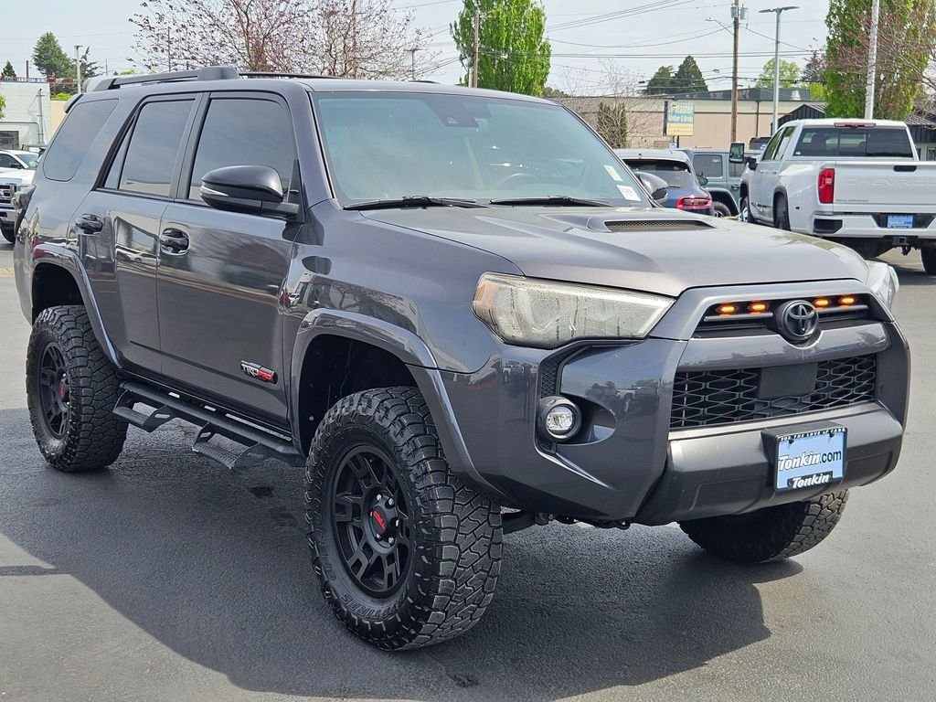 Used 2021 Midnight Black Metallic Toyota Venture image 8