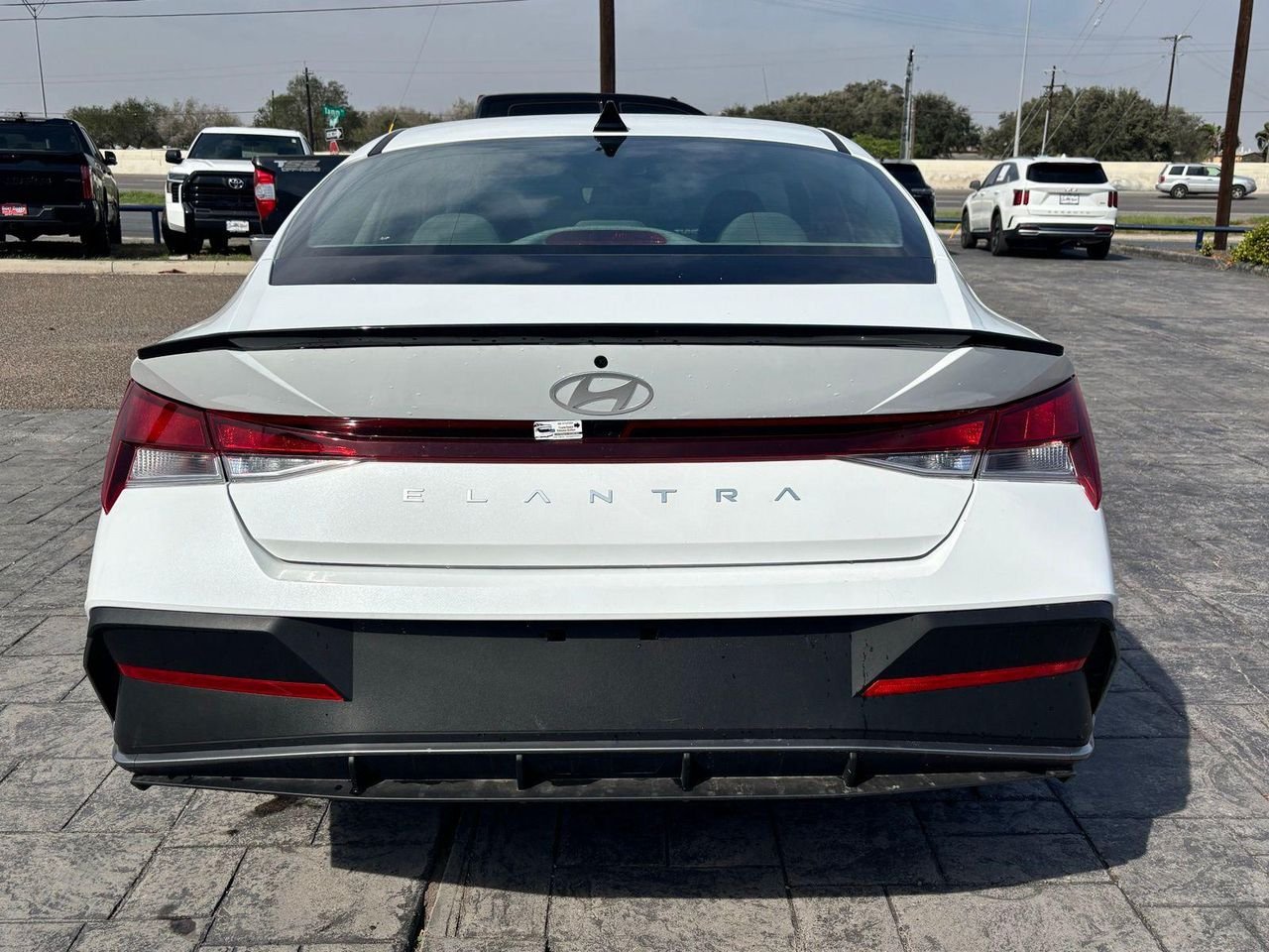 2025 Hyundai Elantra SEL - Photo 6