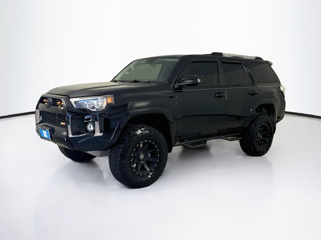 Used 2018 Midnight Black Metallic Toyota SR5 image 3