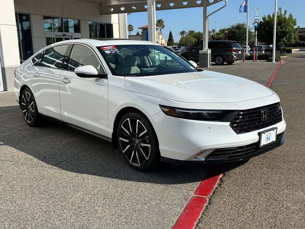 New 2026 Platinum White Pearl Honda Touring image 3