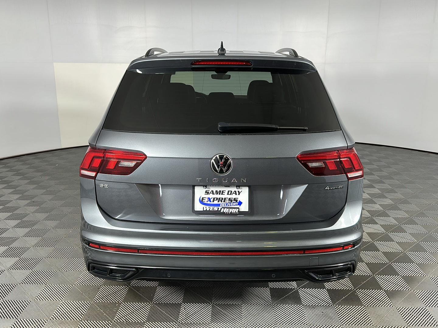 Used 2024 Platinum Gray Metallic Volkswagen SE R-Line Black image 9