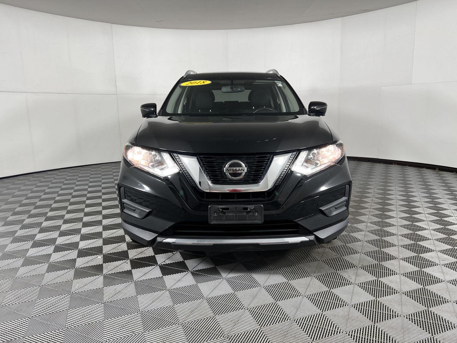 Used 2018 Black Nissan  image 2