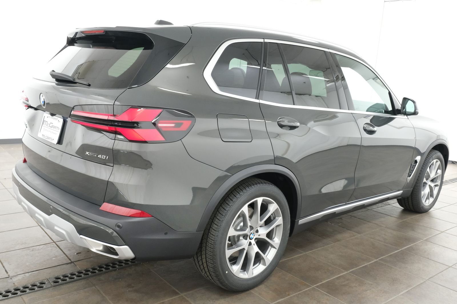 New 2026 Dravit Grey Metallic BMW xDrive40i image 7