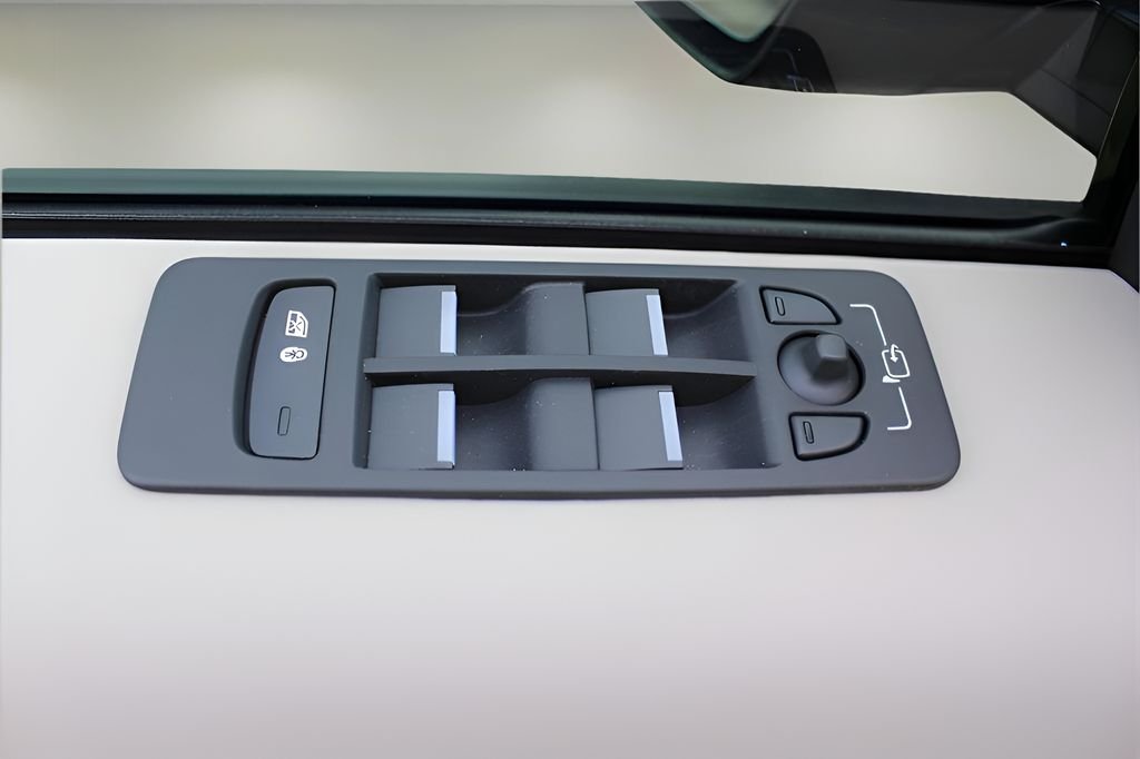 New 2025 Santorini Black Land Rover S image 11