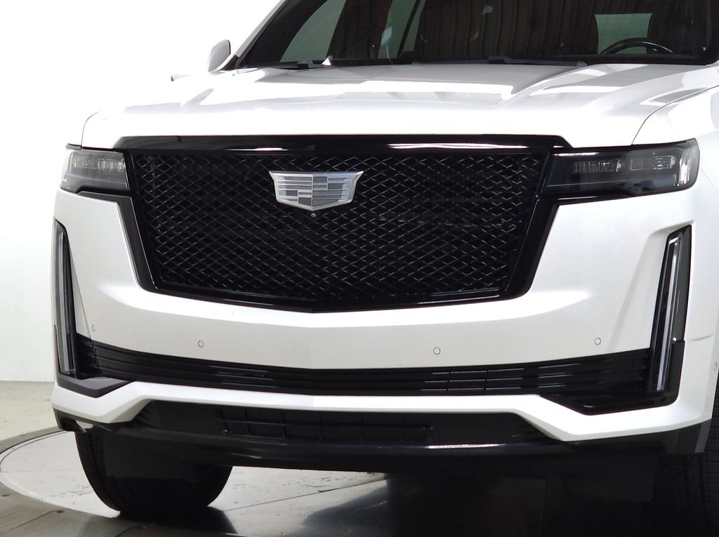 Used 2022 White Cadillac Sport image 12