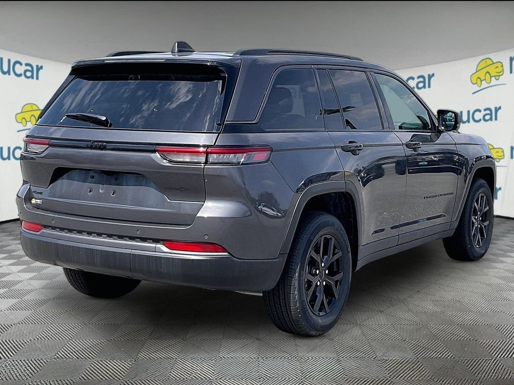 New 2026 Baltic Gray Metallic Clearcoat Jeep Laredo image 7