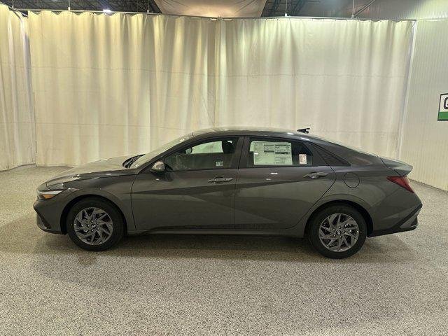 2026 Hyundai Elantra Blue - Photo 6