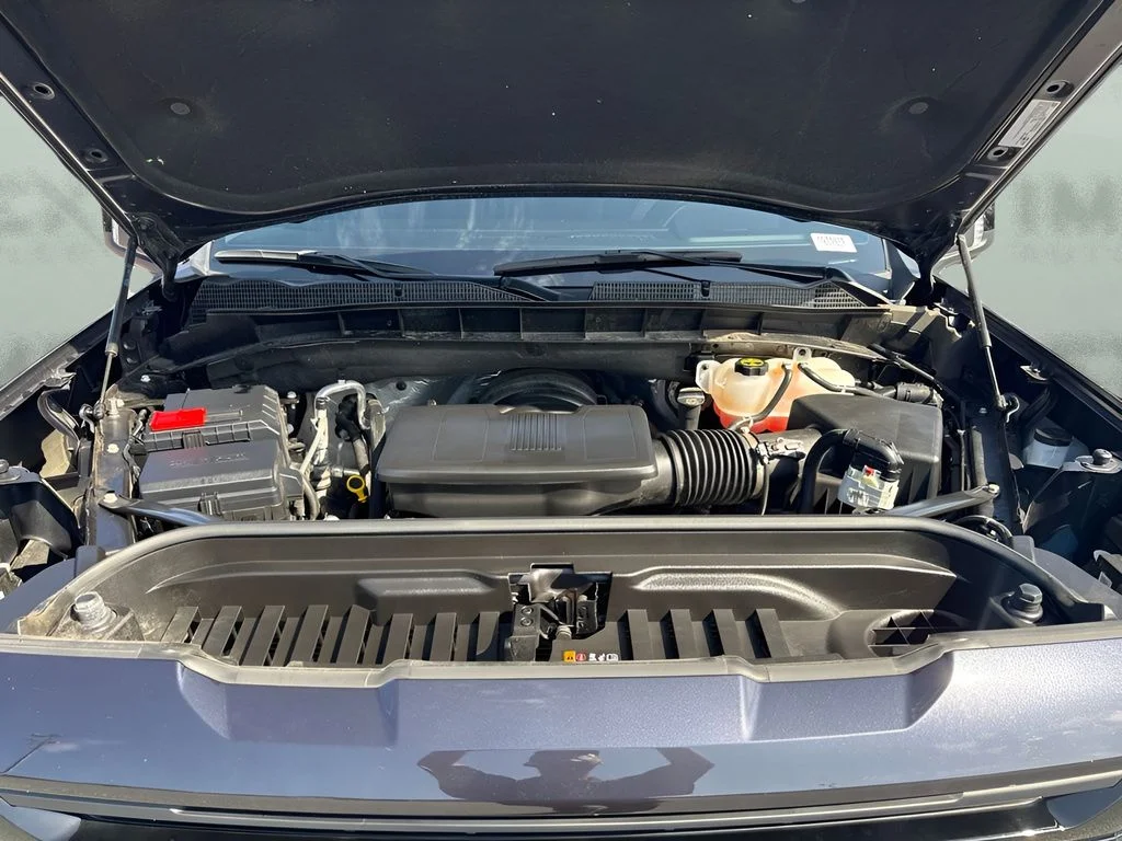 Used 2025 Silver GMC Elevation image 17
