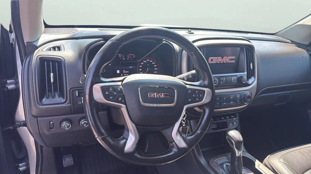 Used 2022 Gray GMC Denali image 10