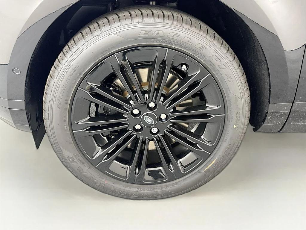 New 2026 Santorini Black Land Rover Core S image 32
