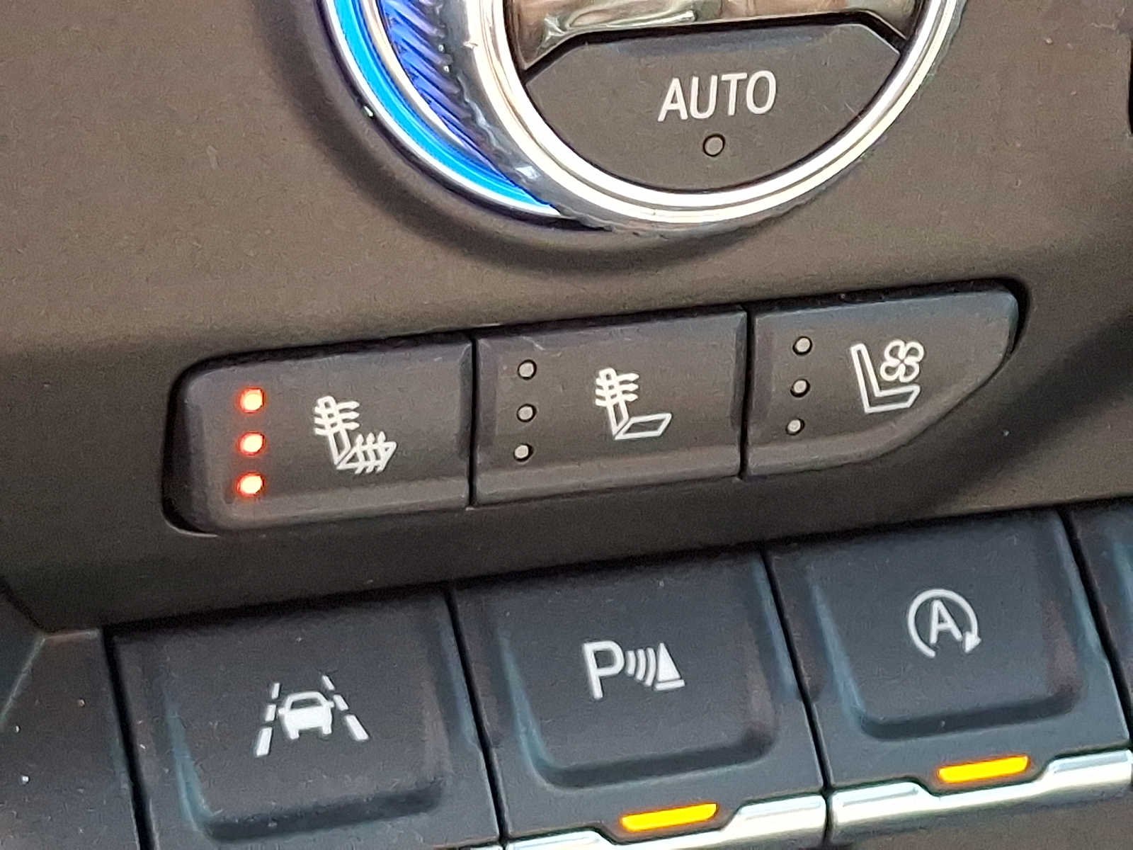 Used 2020 White Frost Tricoat GMC Denali image 29