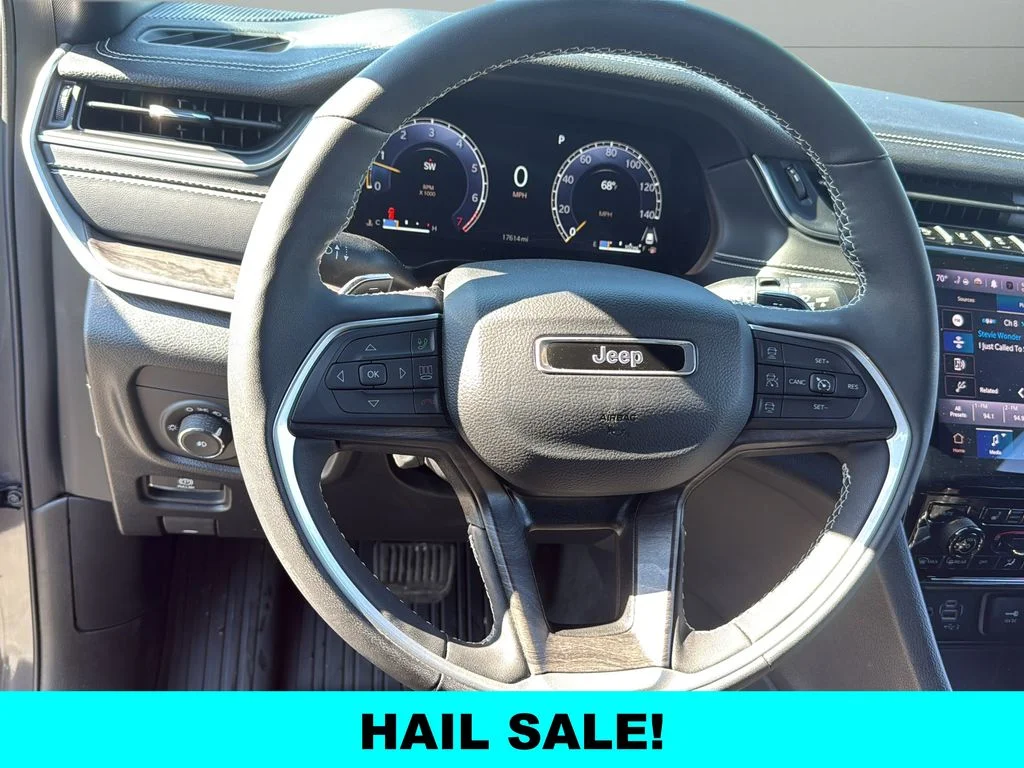 Used 2024 Gray Jeep Limited image 29