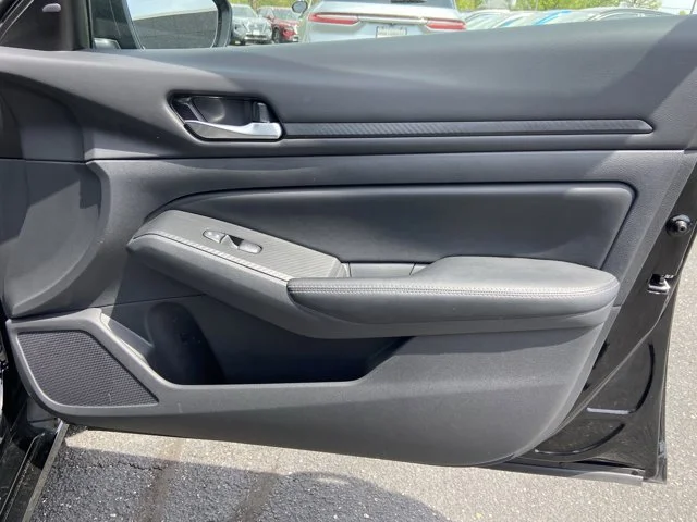 2025 Nissan Altima SV - Photo 27
