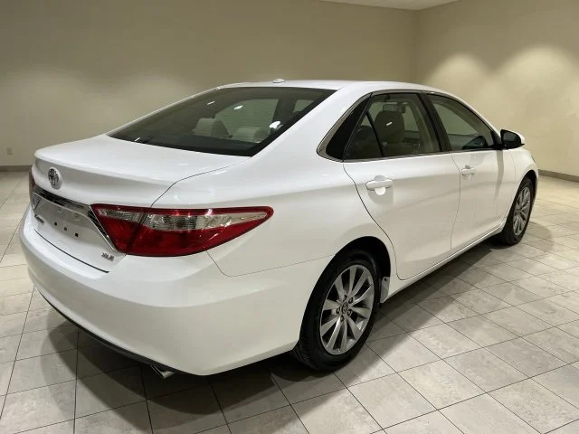 2017 Toyota Camry XLE - Photo 5