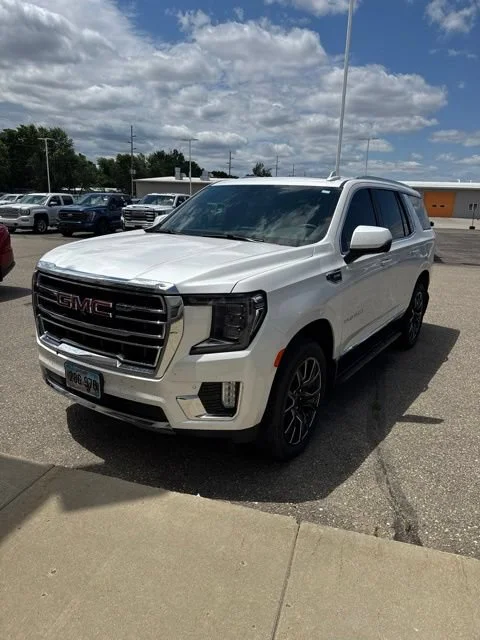 Used 2024 White Frost Tricoat GMC SLT image 4