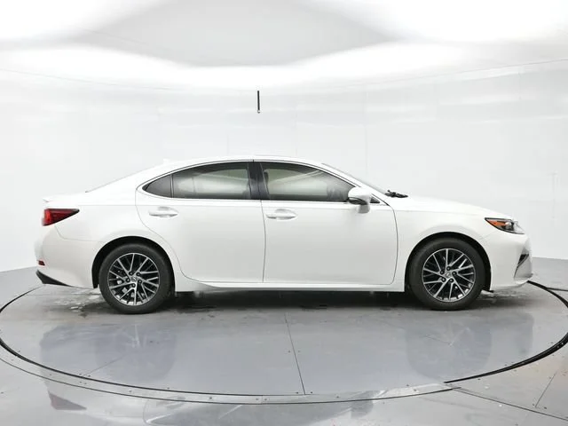 Used 2016 Eminent White Pea Lexus 4DR SDN image 8