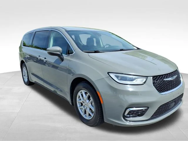 Used 2023 White Chrysler Touring L image 14