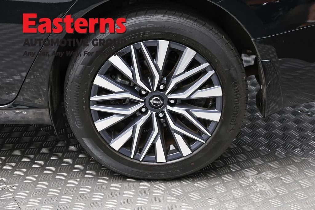 Used 2023 Black Nissan 2.5 SV image 8