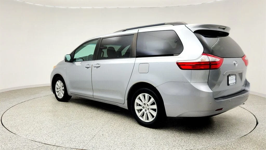Used 2017 Silver Sky Metallic Toyota XLE Premium AWD 7-Passenger image 7
