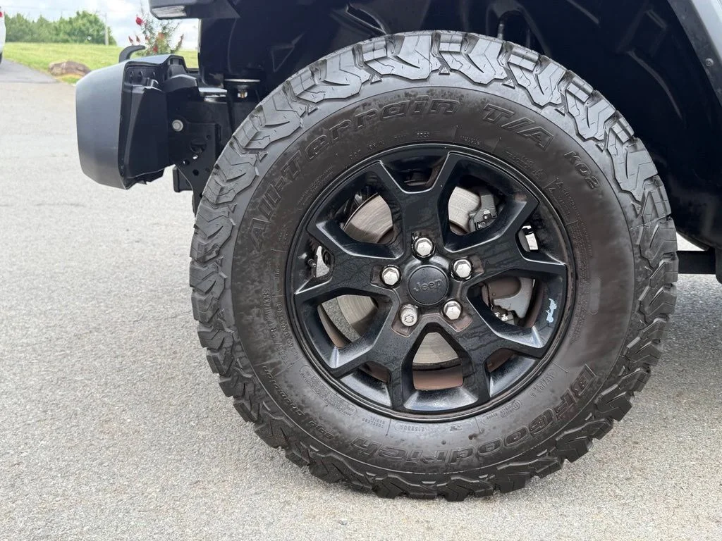 Used 2020 Black Jeep Sport image 11