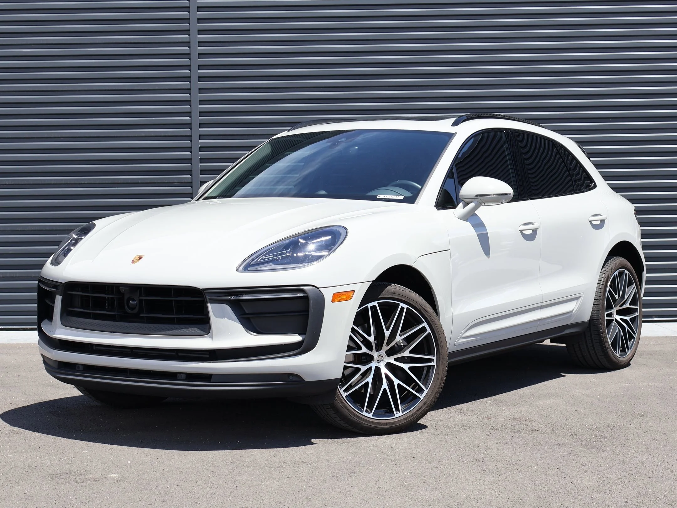 2024 Porsche Macan's photo