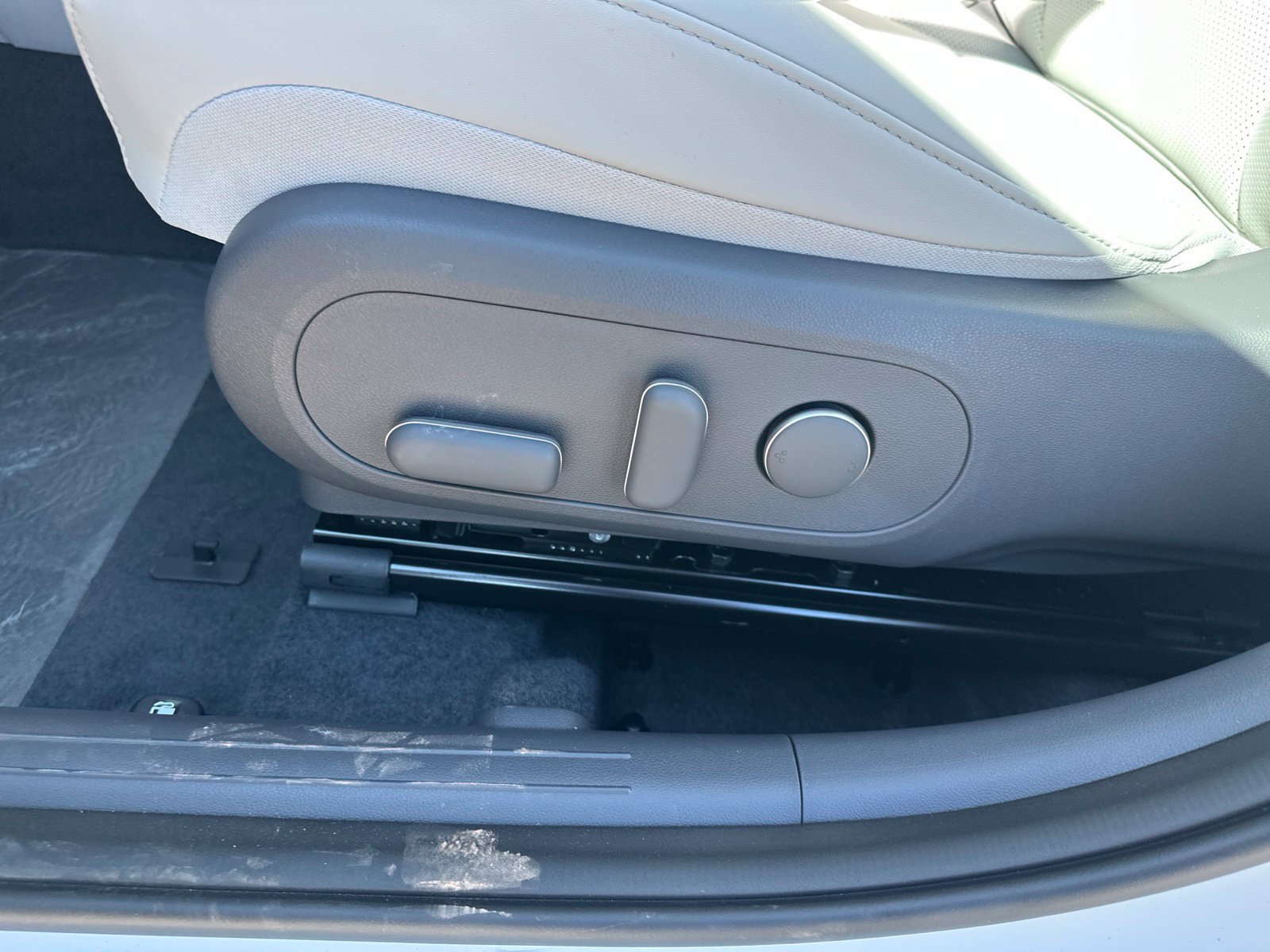 New 2027 White Hyundai SEL Premium AWD image 10