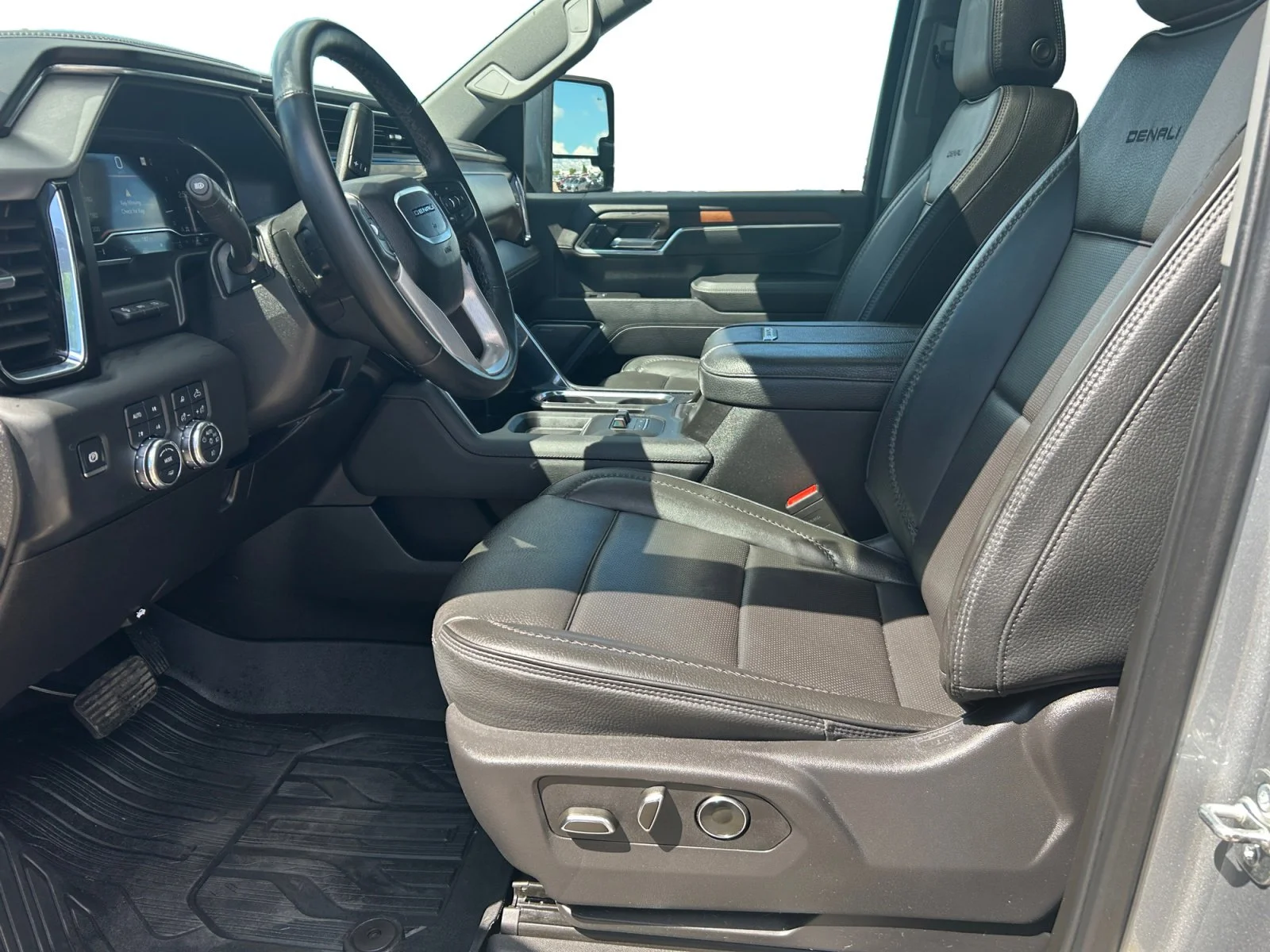 Used 2025 Gray GMC Denali Crew 6.6L DIESEL Leather Sunroof Nav 5th Wheel Prep Package image 14