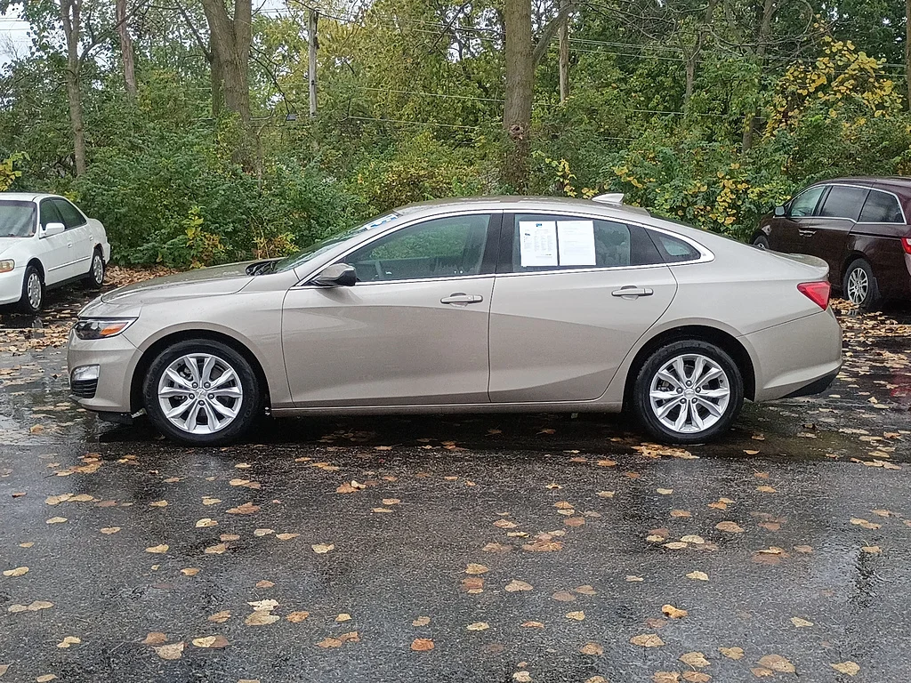 Used 2025 Mineral Gray Metallic Chevrolet LT image 6