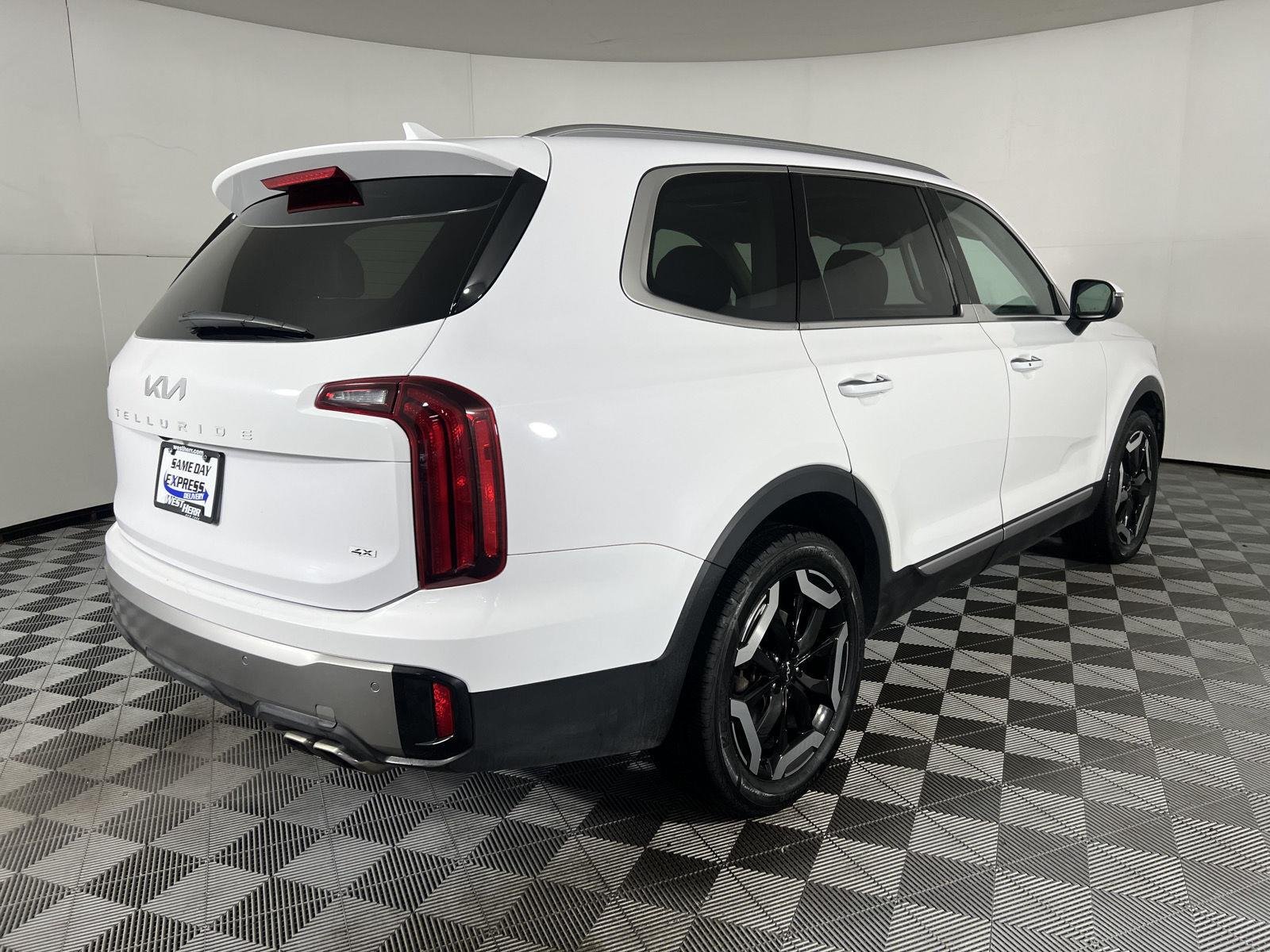 Used 2025 Glacial White Pearl Kia S image 6