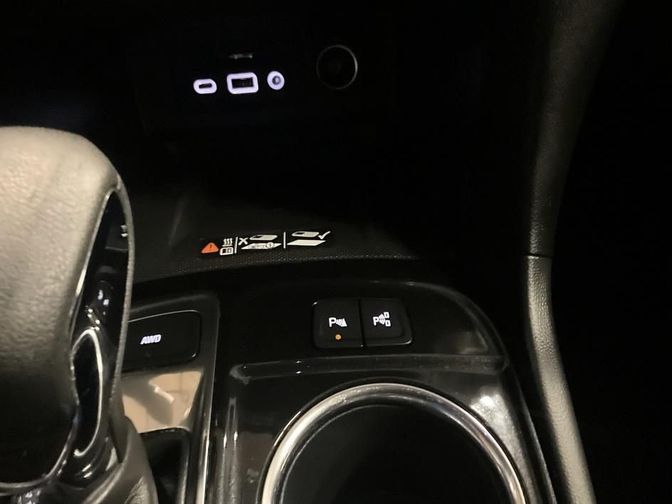 Used 2022 Blue Chevrolet Premier image 23
