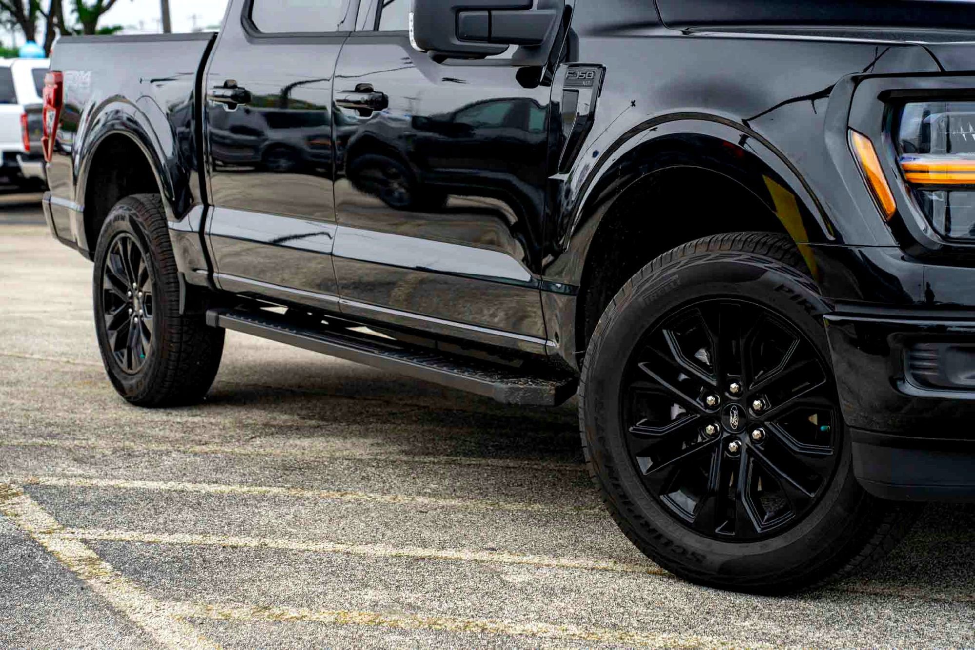 New 2025 Agate Black Metallic Ford XLT image 2