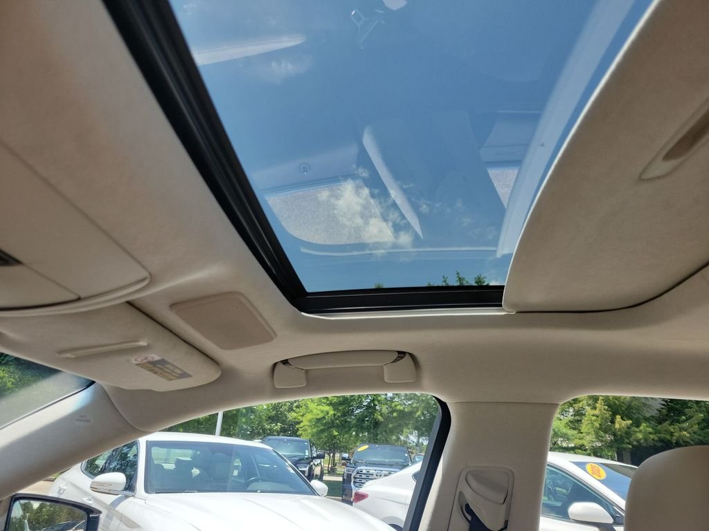 Used 2018 White Lexus 500 Base image 17