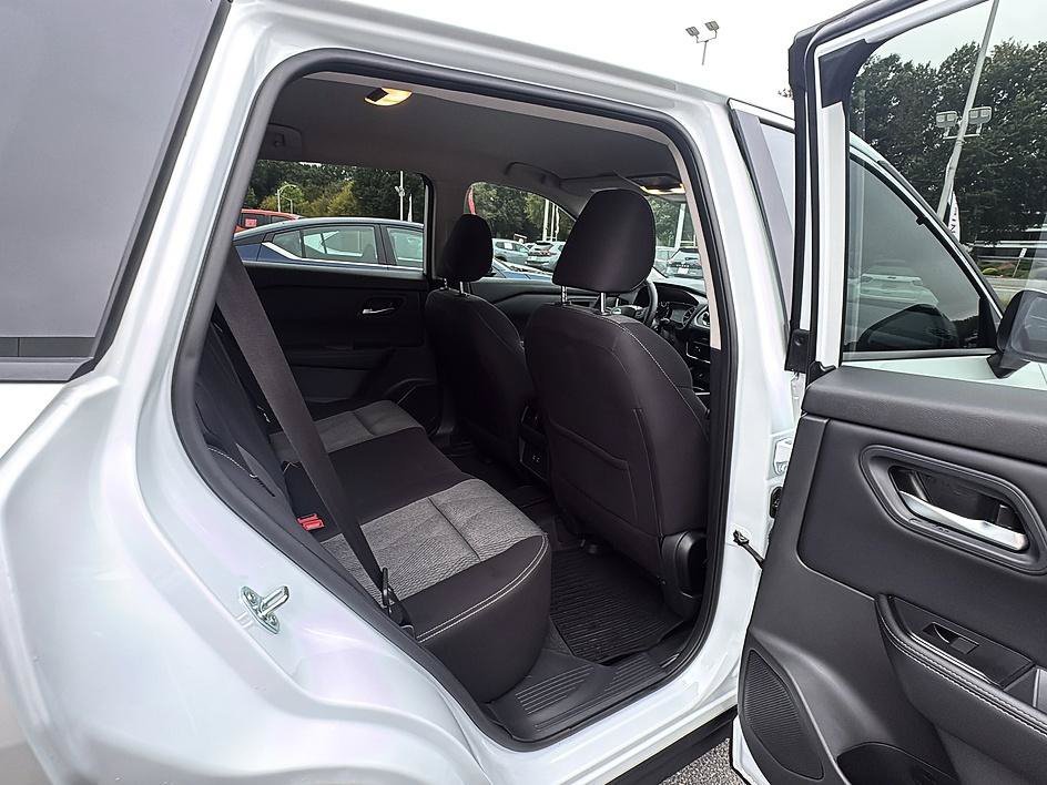 Used 2026 Everest White Pearl Tricoat Nissan SV image 29