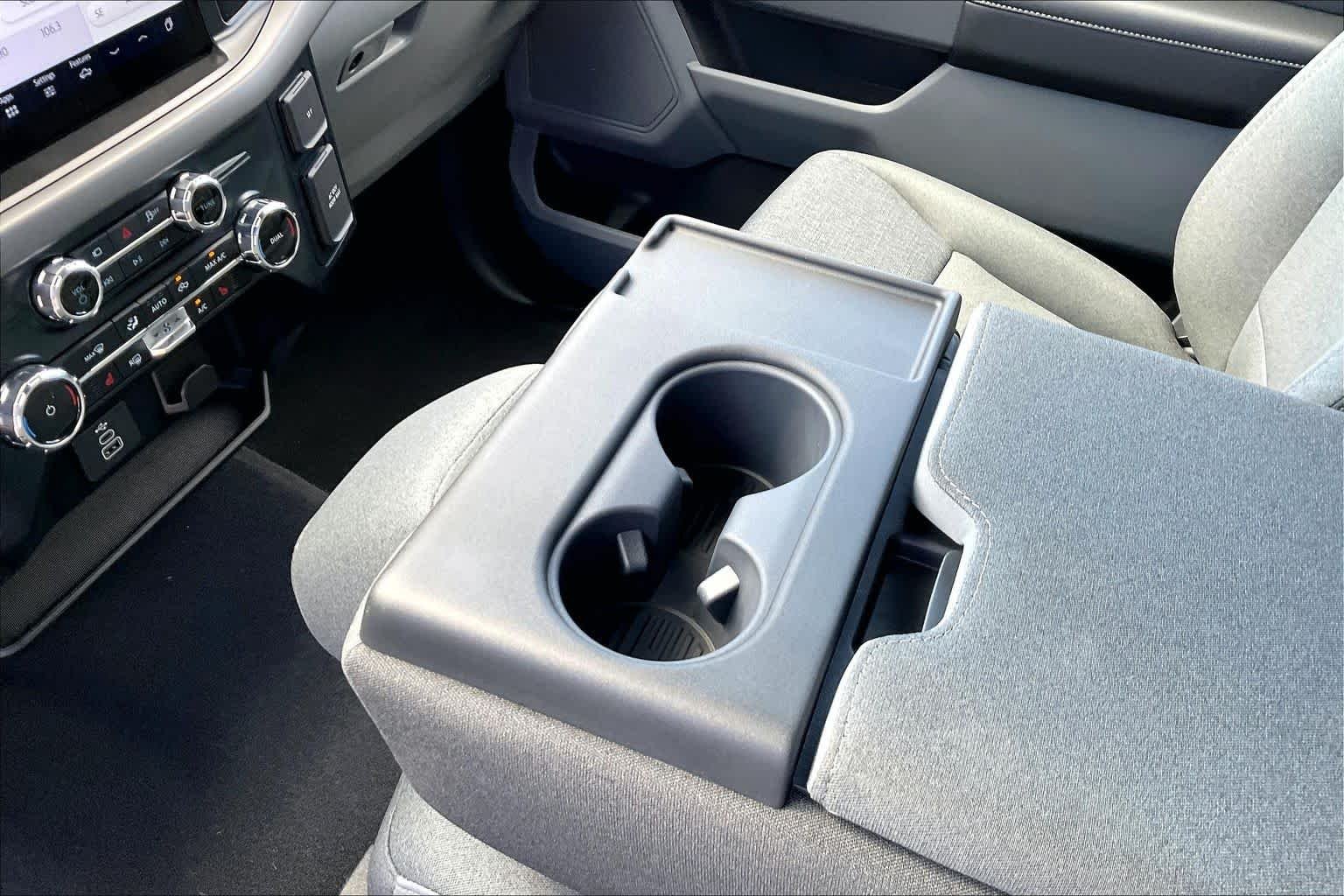 New 2026 Agate Black Metallic Ford XLT image 7