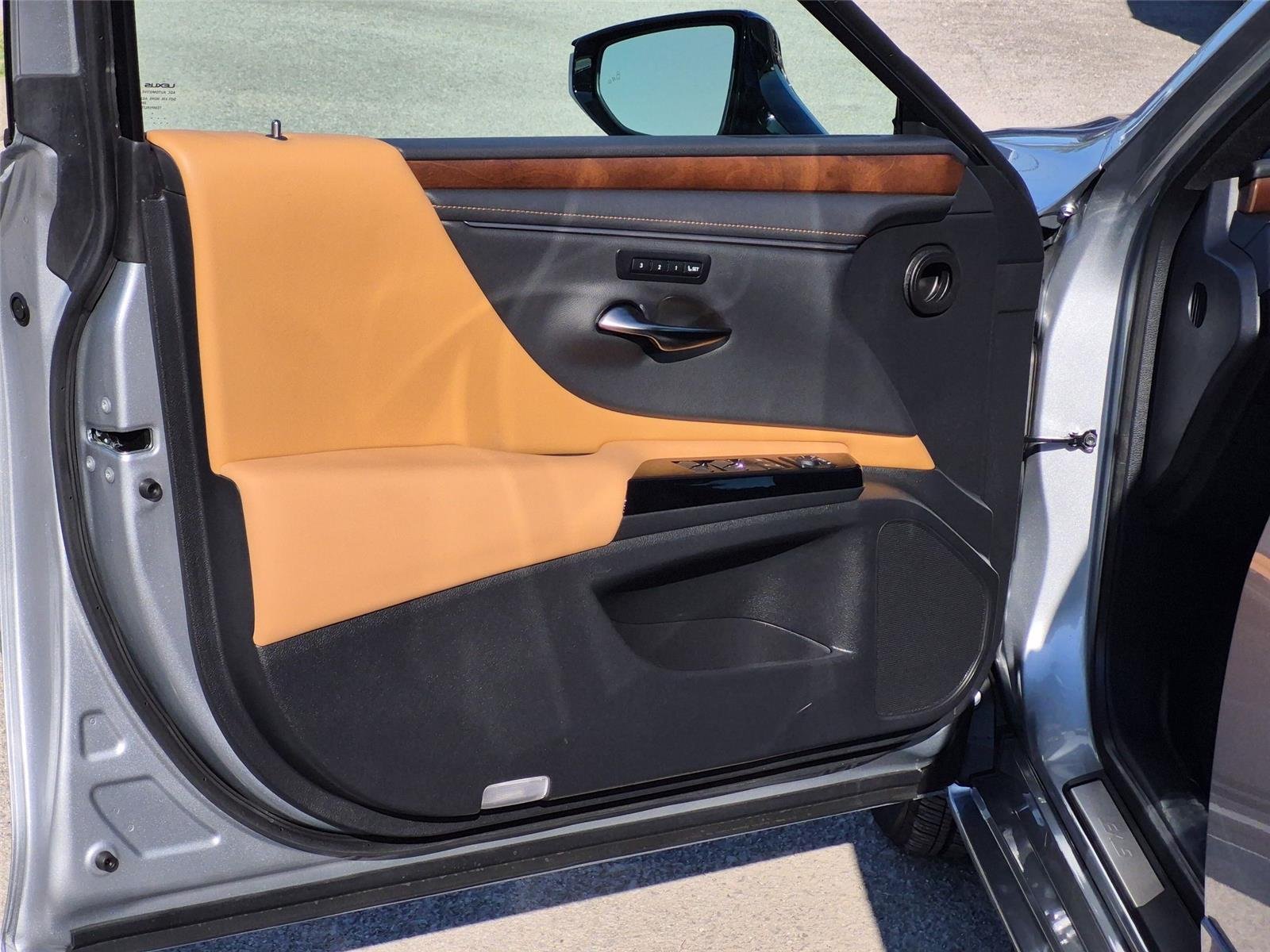 Used 2025 Iridium Lexus ES 350 image 14