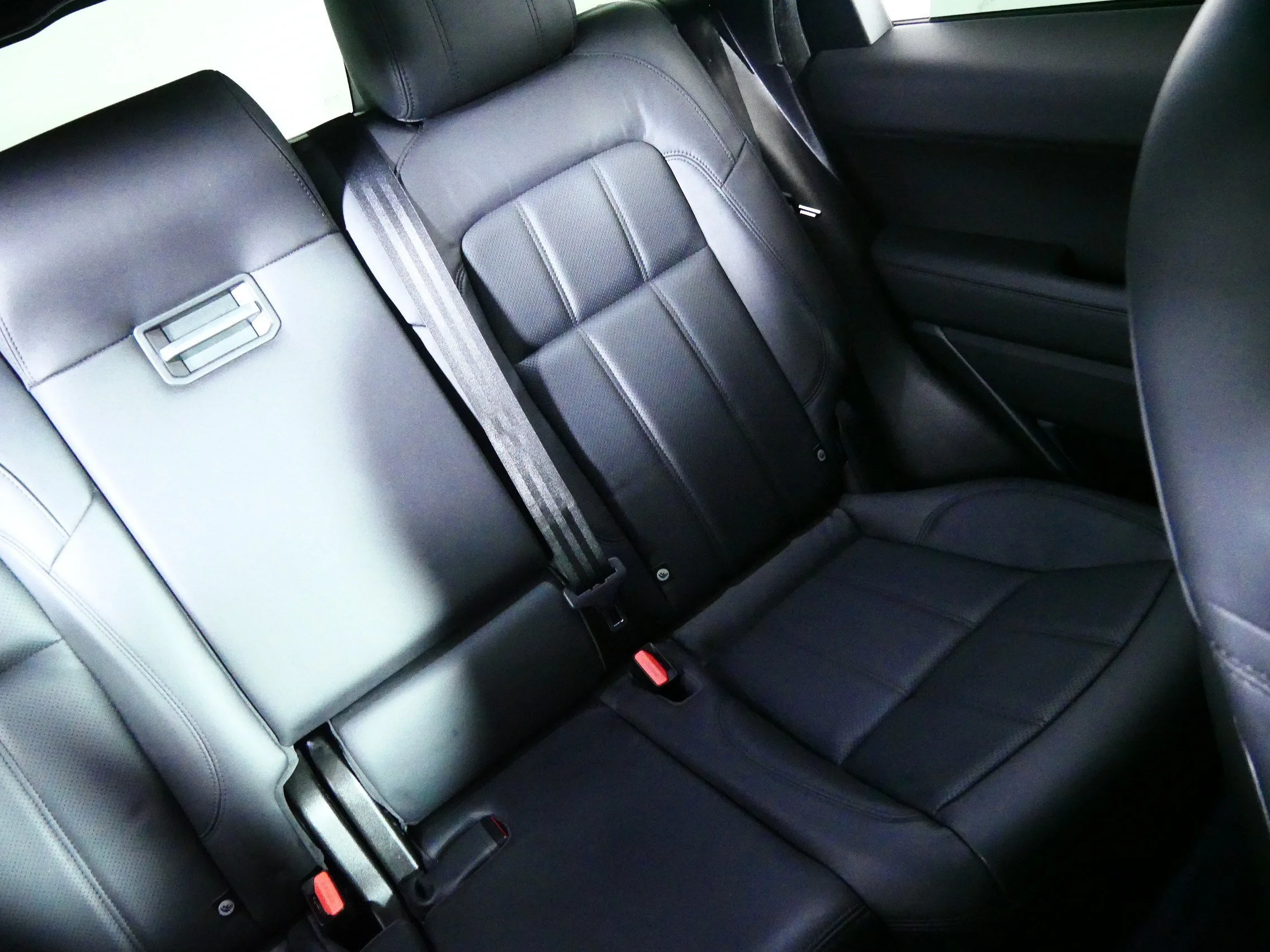 Used 2021 Eiger Grey Metallic Land Rover HSE Dynamic image 14