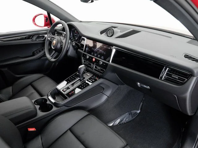 2025 Porsche Macan - Photo 24