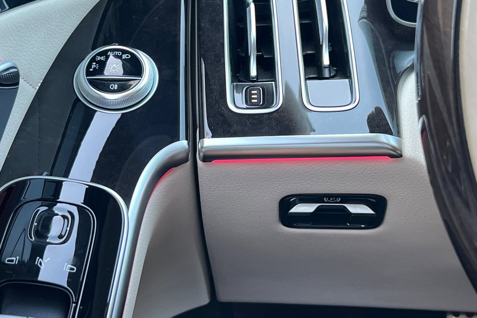 Used 2022  Mercedes-Benz S 580 image 32