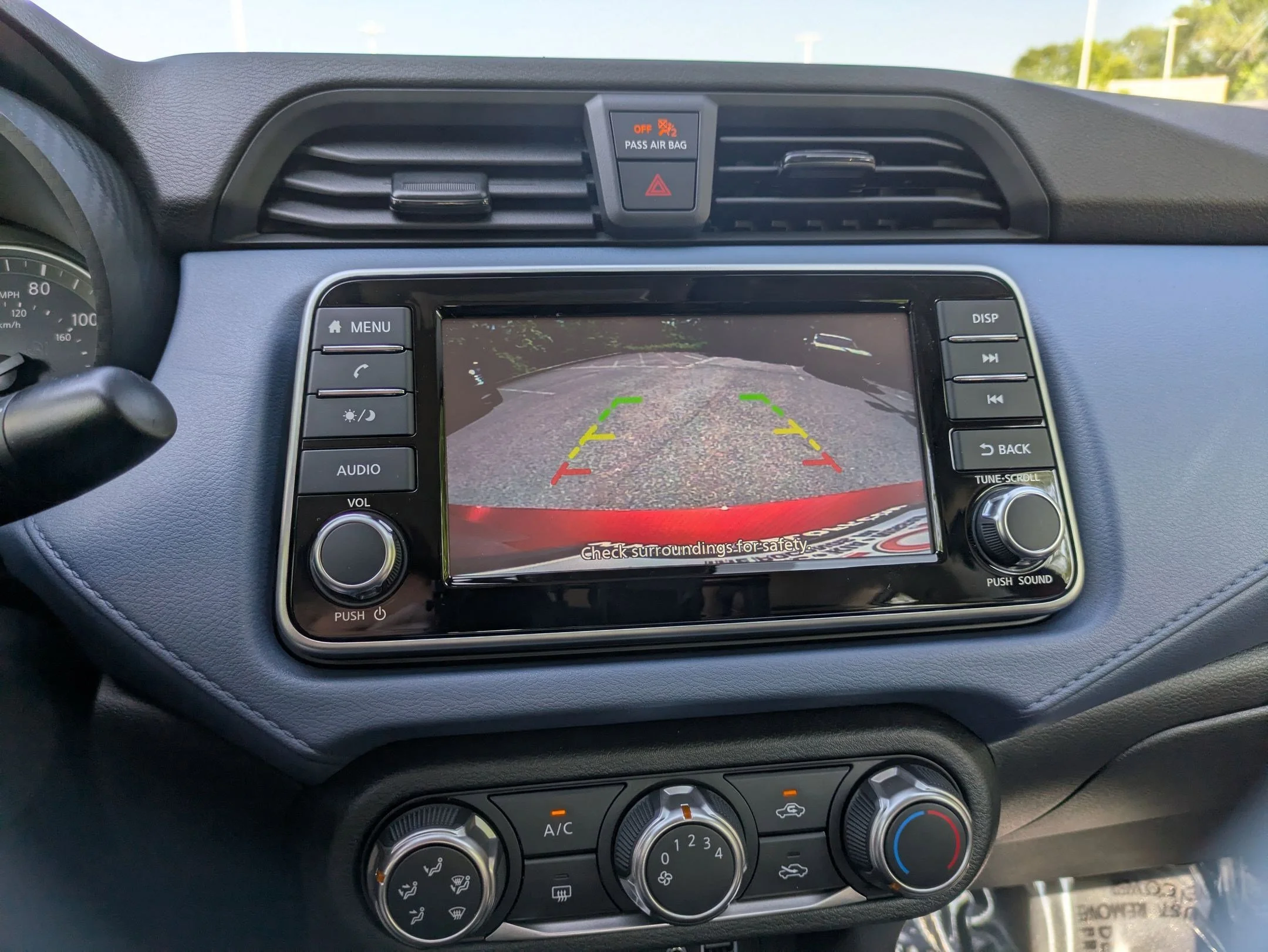 2025 Nissan Versa Sedan SV - Photo 15
