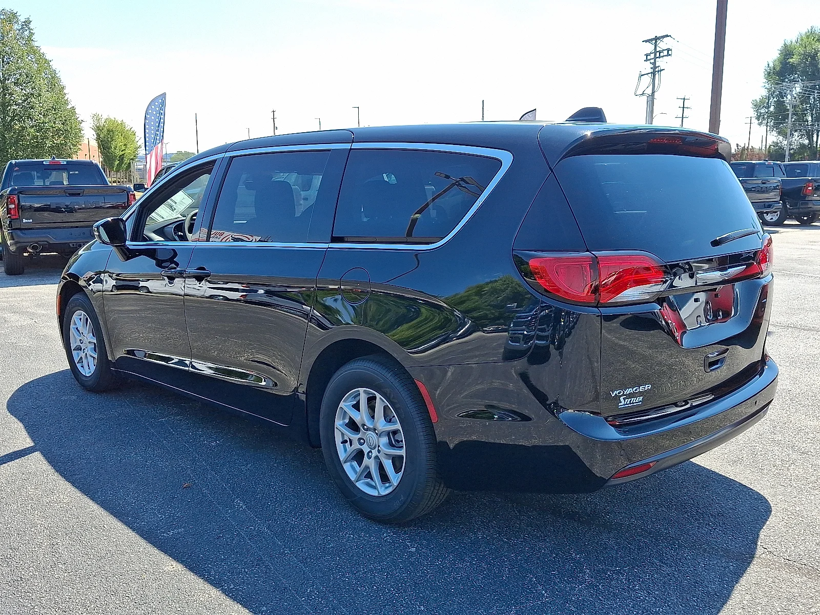 2026 Chrysler Voyager LX - Photo 6
