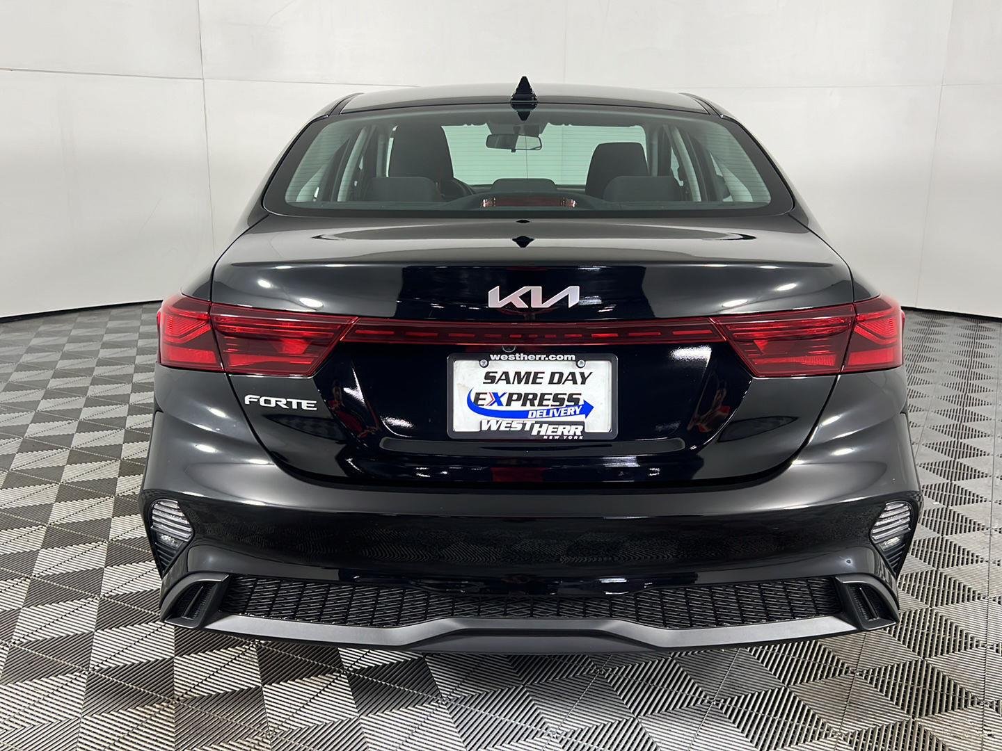 Used 2023 Aurora Black Pearl Kia LXS image 27