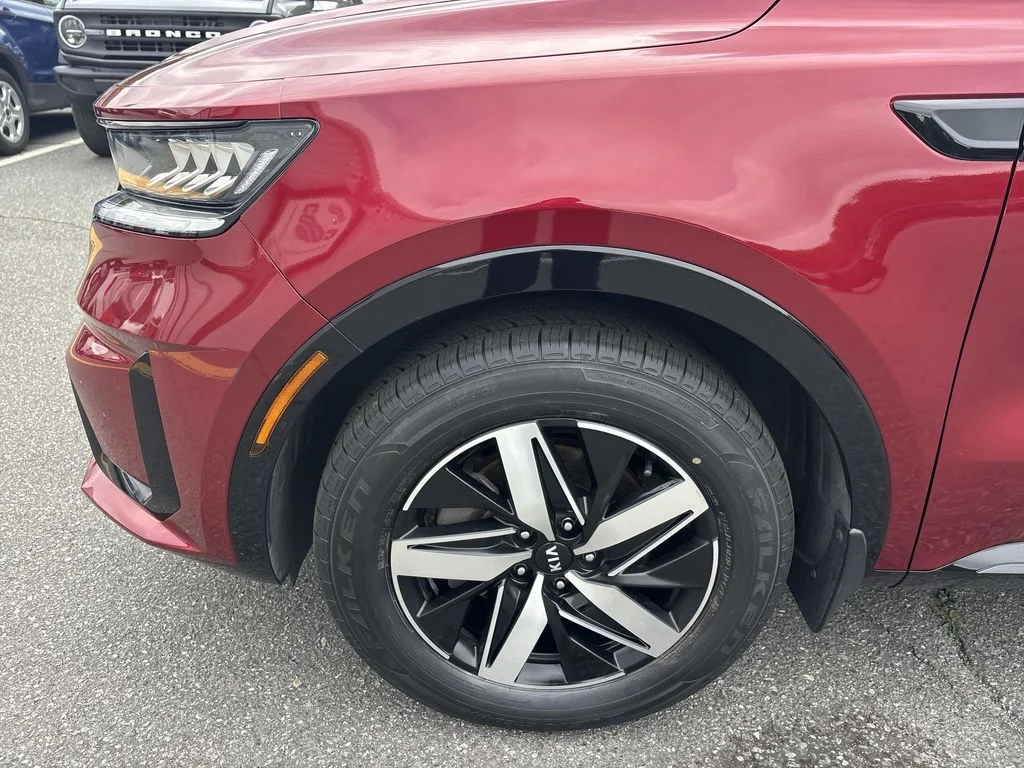 Used 2021 Red Kia S image 19