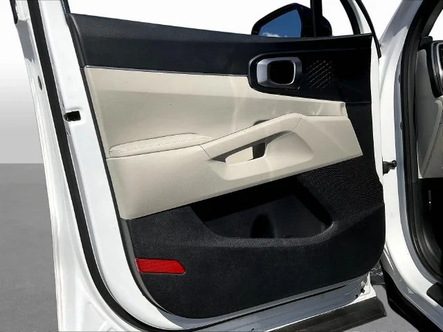 Used 2023 White Kia S image 22